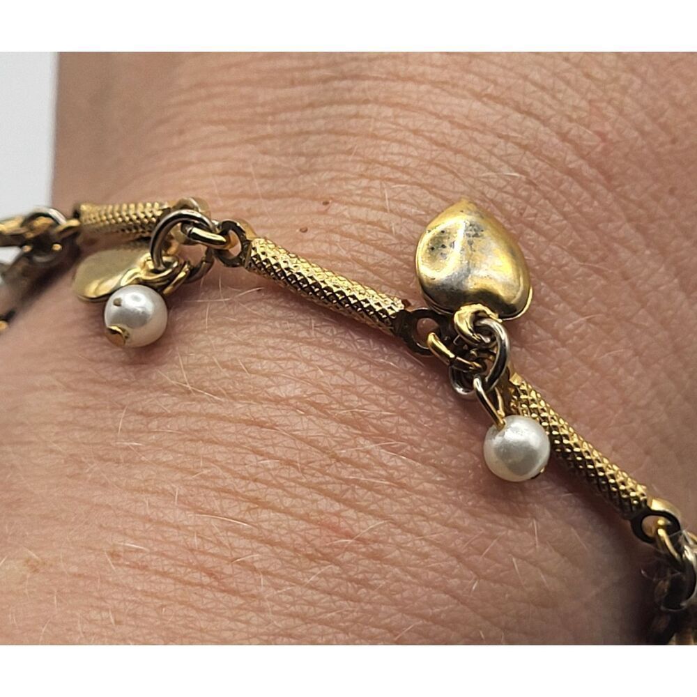 Vintage Dangling Heart Imitation Pearl 80s Charm Bracelet Tinkles 7.5in